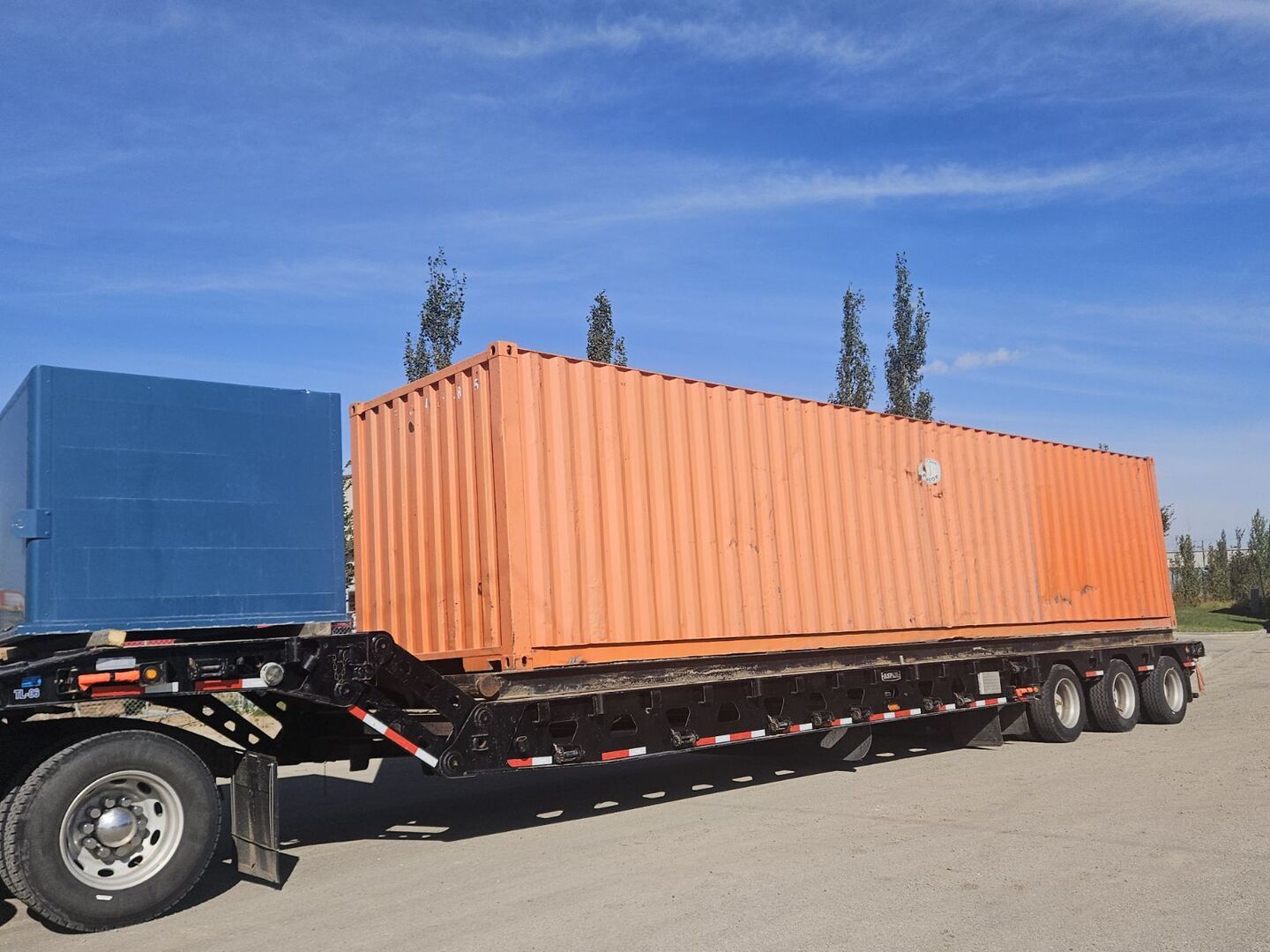 641764 40 ft Standard Insulated Shipping Container on a Skid - EU4098815 - Image 1